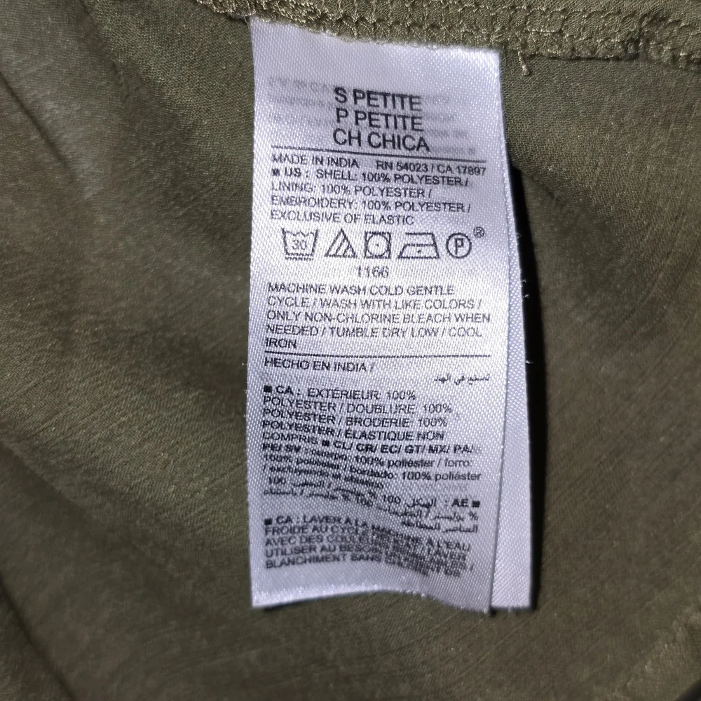 🌟 Old Navy Fitted Puff-Sleeve Smocked Chiffon Top - Picture 5 of 7